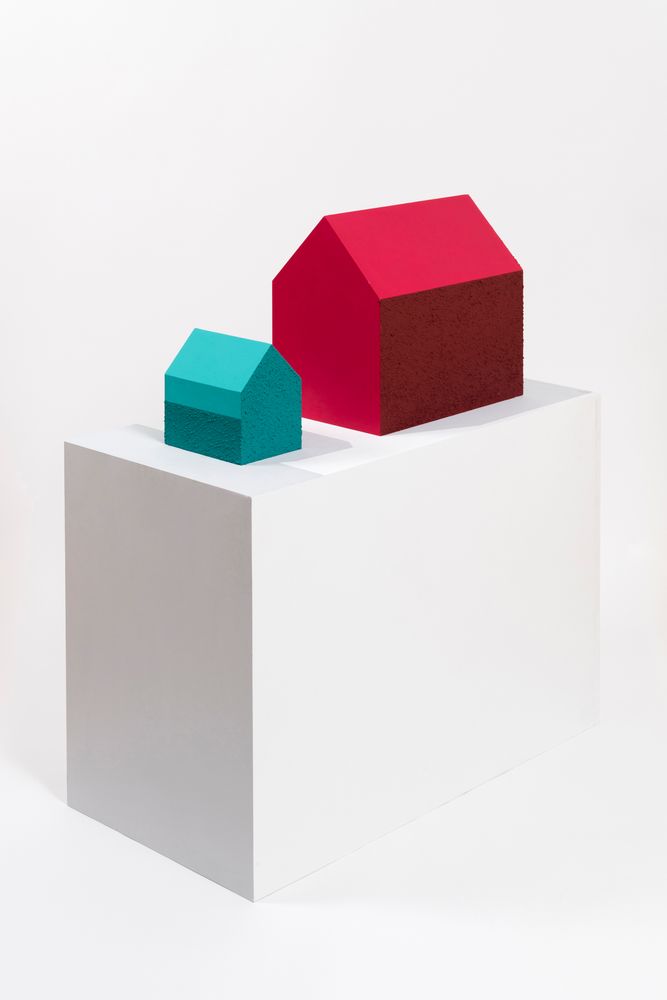 GARDEN-WHITECUBE sculpture Red and Green