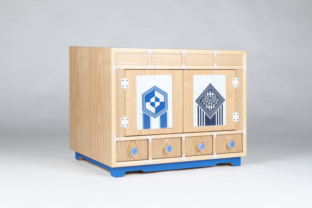 함도하, 내츄럴 머릿장-BLUE, 2021, MDF, Steel, 페인팅, 무늬목, 자개, 54.5 x 68.5 x 50.5 cm