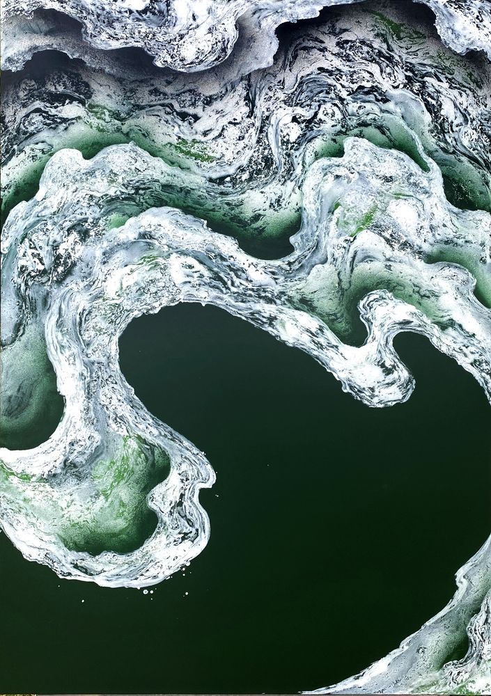 LIGNES D’ECUMES 3.2, 2021, Oil and spray on wood panel, 100 x 70 cm