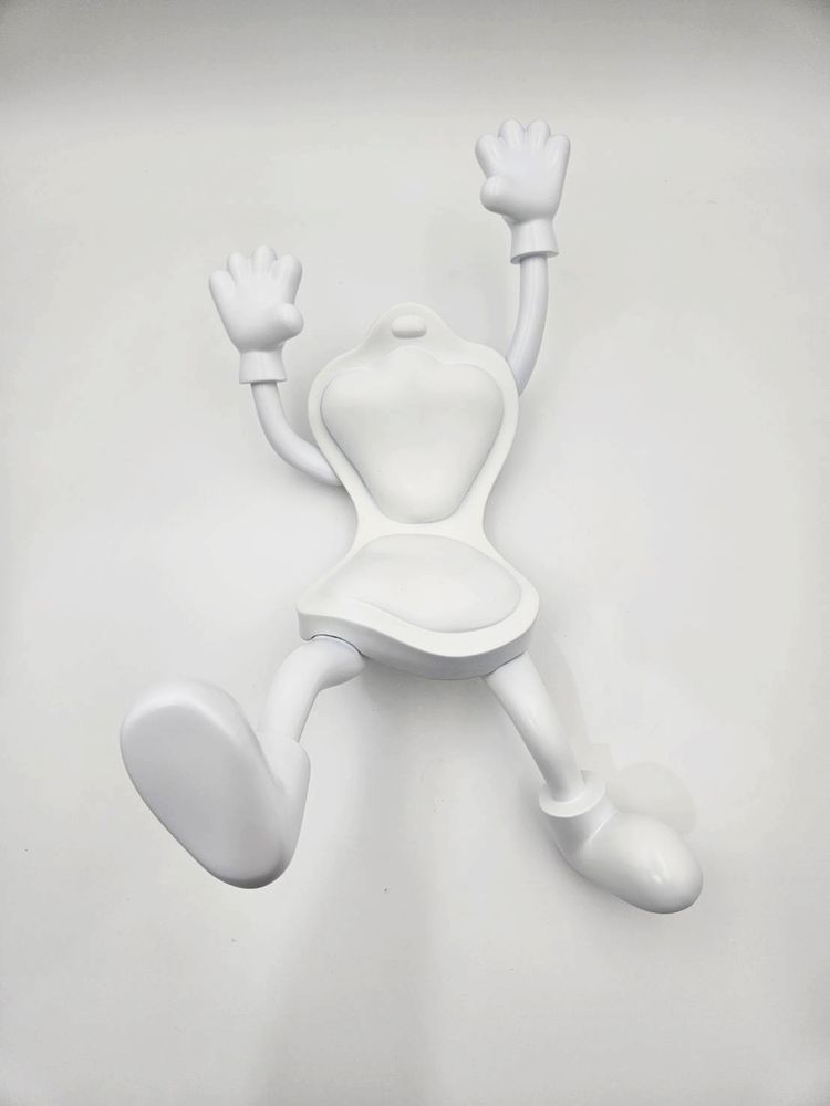 Surprise TOM, 2024, Resin, 47 x 30 x 27 cm