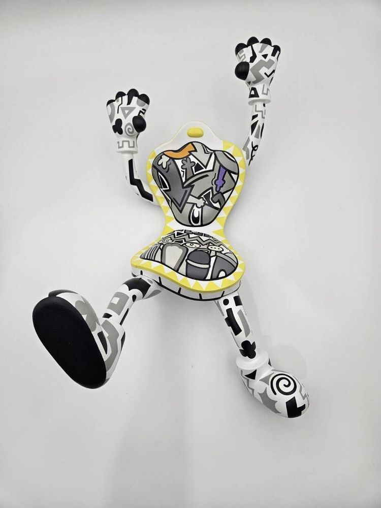 Surprise TOM 내안의 문양, 2024, 레진, 아크릴 페인팅 Resin, Acrylic paint, 47 x 30 x 27 cm