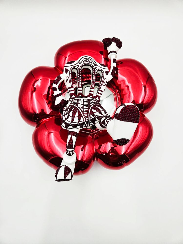 DONA-Surprise -꽃 (레드), 2024, Resin, FRP, Chrome 스와로브스키, 55 x 35 x 40 cm 