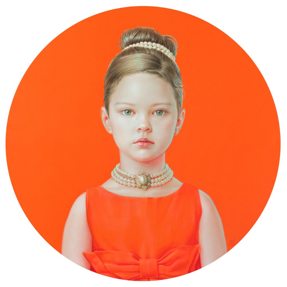 Carmen Con Collar de Perlas de Frente