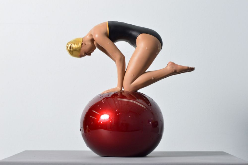 Carole Feuerman's hyperrealist sculptures of women in bathing suits dive into London