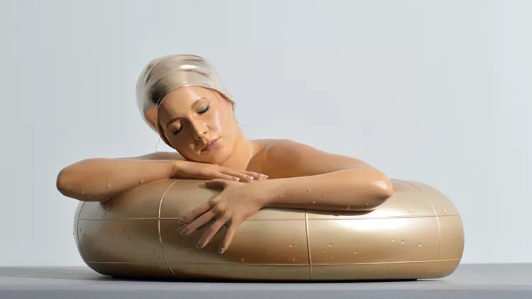 Carole A. Feuerman : The American artist's surreal sculptures come to a unique exhibition in Athens