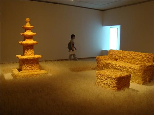 가짜 빵으로 만든 세상..금호미술관 조성묵展